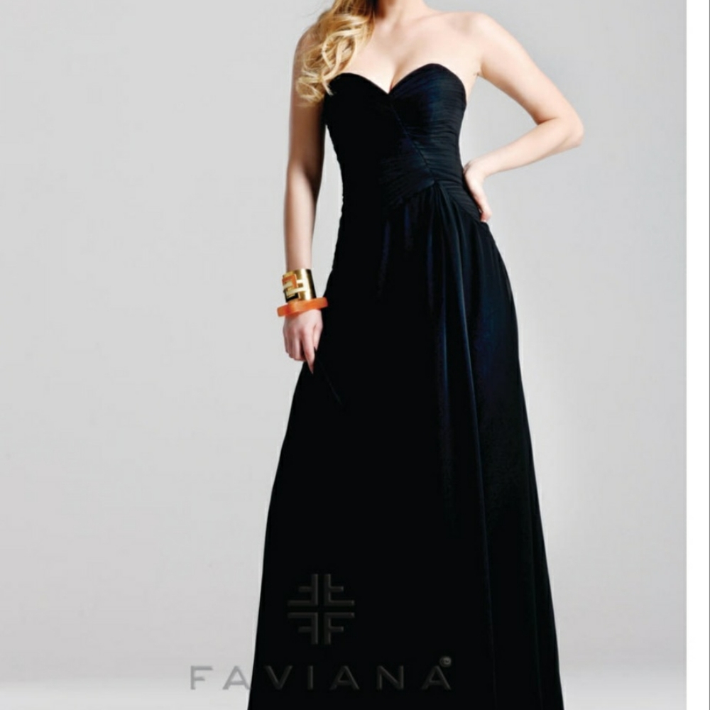 Black FAVIANA 6428

Bridesmaid/Evening Gown